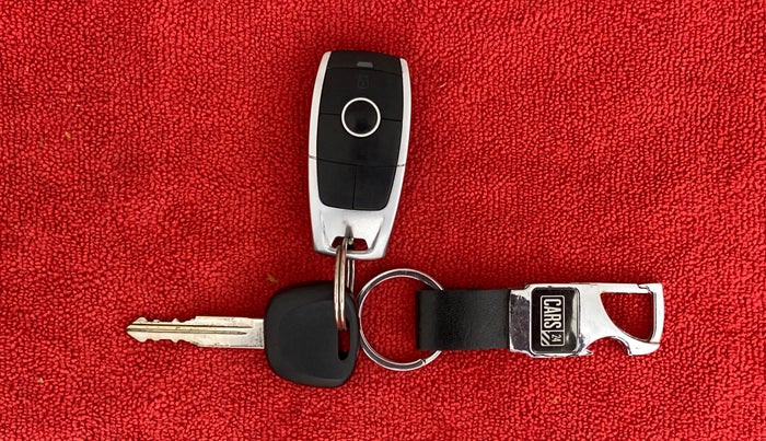 2021 Maruti Eeco 5 STR WITH A/C+HTR, Petrol, Manual, 12,979 km, Key Close Up