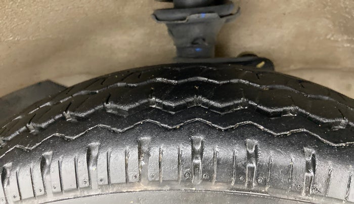 2021 Maruti Eeco 5 STR WITH A/C+HTR, Petrol, Manual, 12,979 km, Right Front Tyre Tread