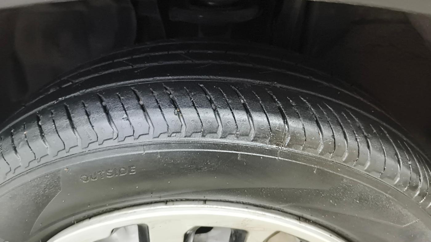 2024 Nissan MAGNITE  XE AMT EZ Shift, Petrol, Automatic, 31,781 km, Left Front Tyre Tread