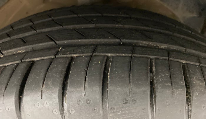 2021 MG HECTOR SHARP DCT PETROL, Petrol, Automatic, 7,580 km, Right Front Tyre Tread