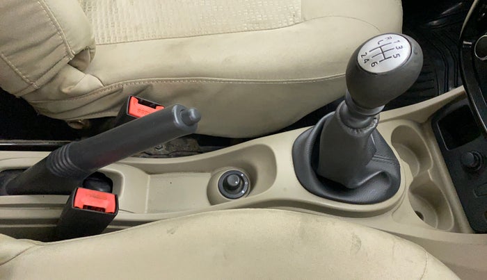 2014 Nissan Terrano XV 110 DIESEL, Diesel, Manual, 43,866 km, Gear Lever