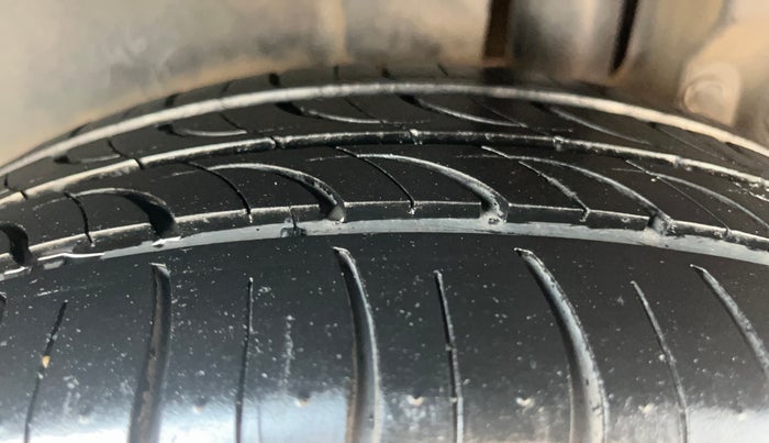 2017 Maruti Ertiga VDI SHVS, Diesel, Manual, 1,37,464 km, Left Rear Tyre Tread