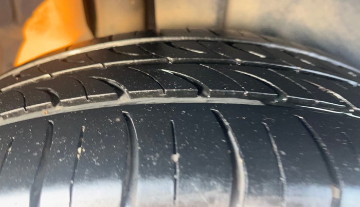 2017 Maruti Ertiga VDI SHVS, Diesel, Manual, 1,37,464 km, Right Rear Tyre Tread