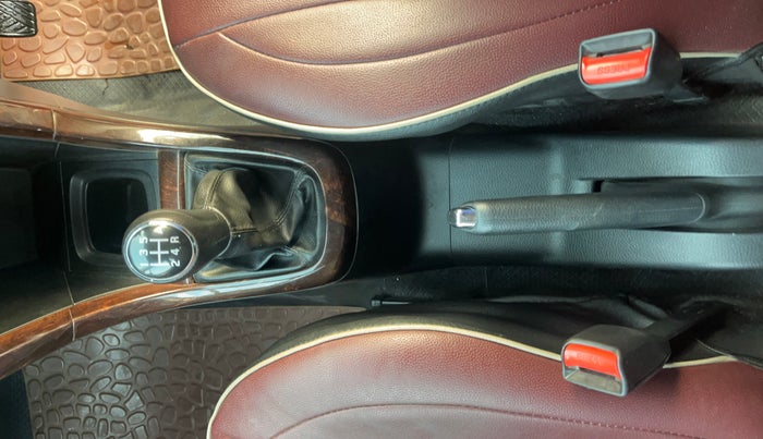 2017 Maruti Ertiga VDI SHVS, Diesel, Manual, 1,37,464 km, Gear Lever