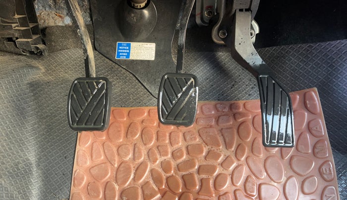 2017 Maruti Ertiga VDI SHVS, Diesel, Manual, 1,37,464 km, Pedals