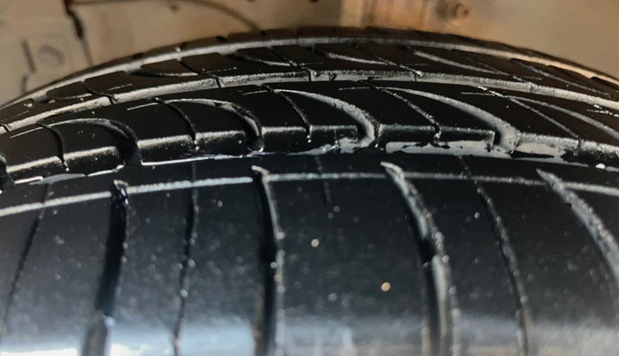 2017 Maruti Ertiga VDI SHVS, Diesel, Manual, 1,37,464 km, Left Front Tyre Tread