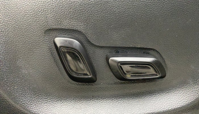 2024 MG ASTOR  Sharp Pro 1.5 MT (Ivory), Petrol, Manual, 18,404 km, Driver Side Adjustment Panel