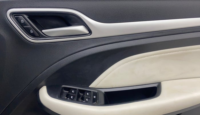 2024 MG ASTOR  Sharp Pro 1.5 MT (Ivory), Petrol, Manual, 18,404 km, Driver Side Door Panels Control