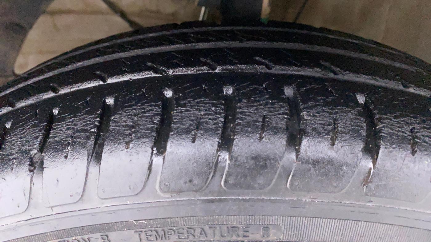 2018 Maruti Dzire VXI, Petrol, Manual, 19,387 km, Left Front Tyre Tread