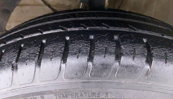 2018 Maruti Dzire VXI, Petrol, Manual, 19,387 km, Left Front Tyre Tread