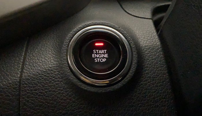 2023 Mahindra XUV300 W8 1.2 PETROL, Petrol, Manual, 28,310 km, Keyless Start/ Stop Button