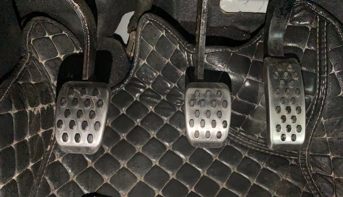 2023 Mahindra XUV300 W8 1.2 PETROL, Petrol, Manual, 28,310 km, Pedals