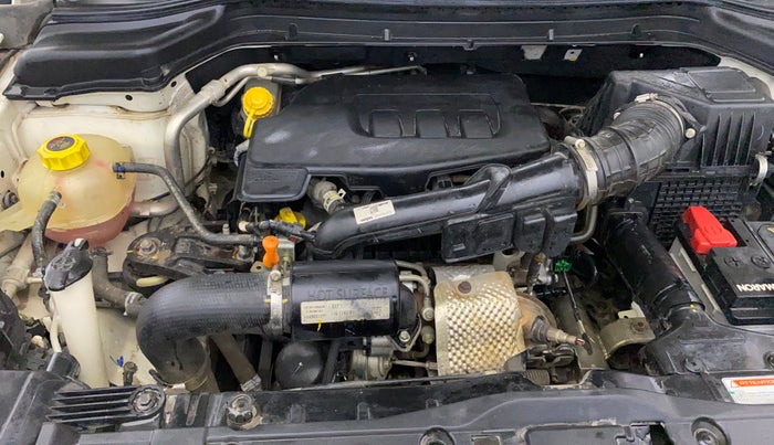 2023 Mahindra XUV300 W8 1.2 PETROL, Petrol, Manual, 28,310 km, Engine View - Right