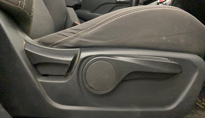 2023 Mahindra XUV300 W8 1.2 PETROL, Petrol, Manual, 28,310 km, Driver Side Adjustment Panel