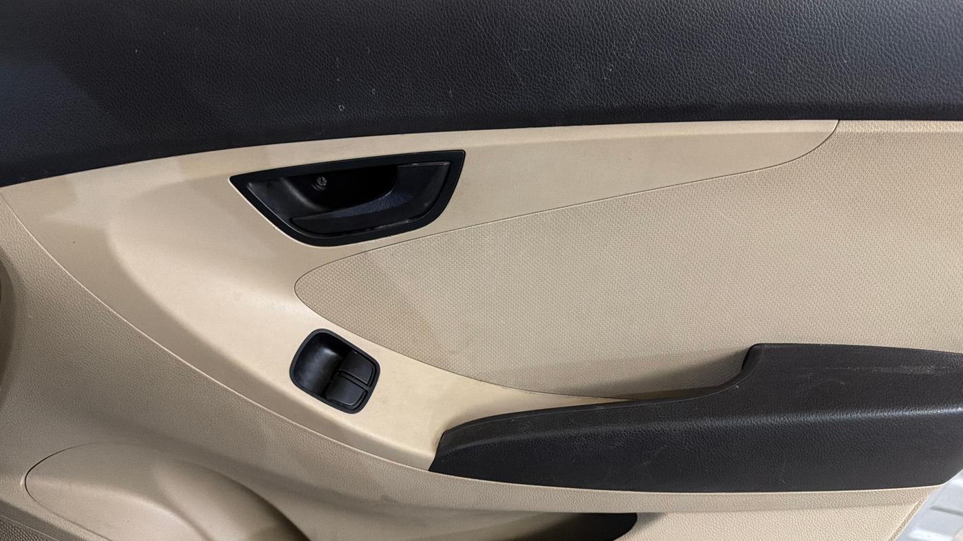 2014 Hyundai Eon ERA +, Petrol, Manual, 38,587 km, Driver Side Door Panels Control