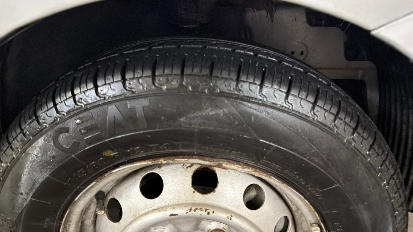 2014 Hyundai Eon ERA +, Petrol, Manual, 38,587 km, Right Front Tyre Tread