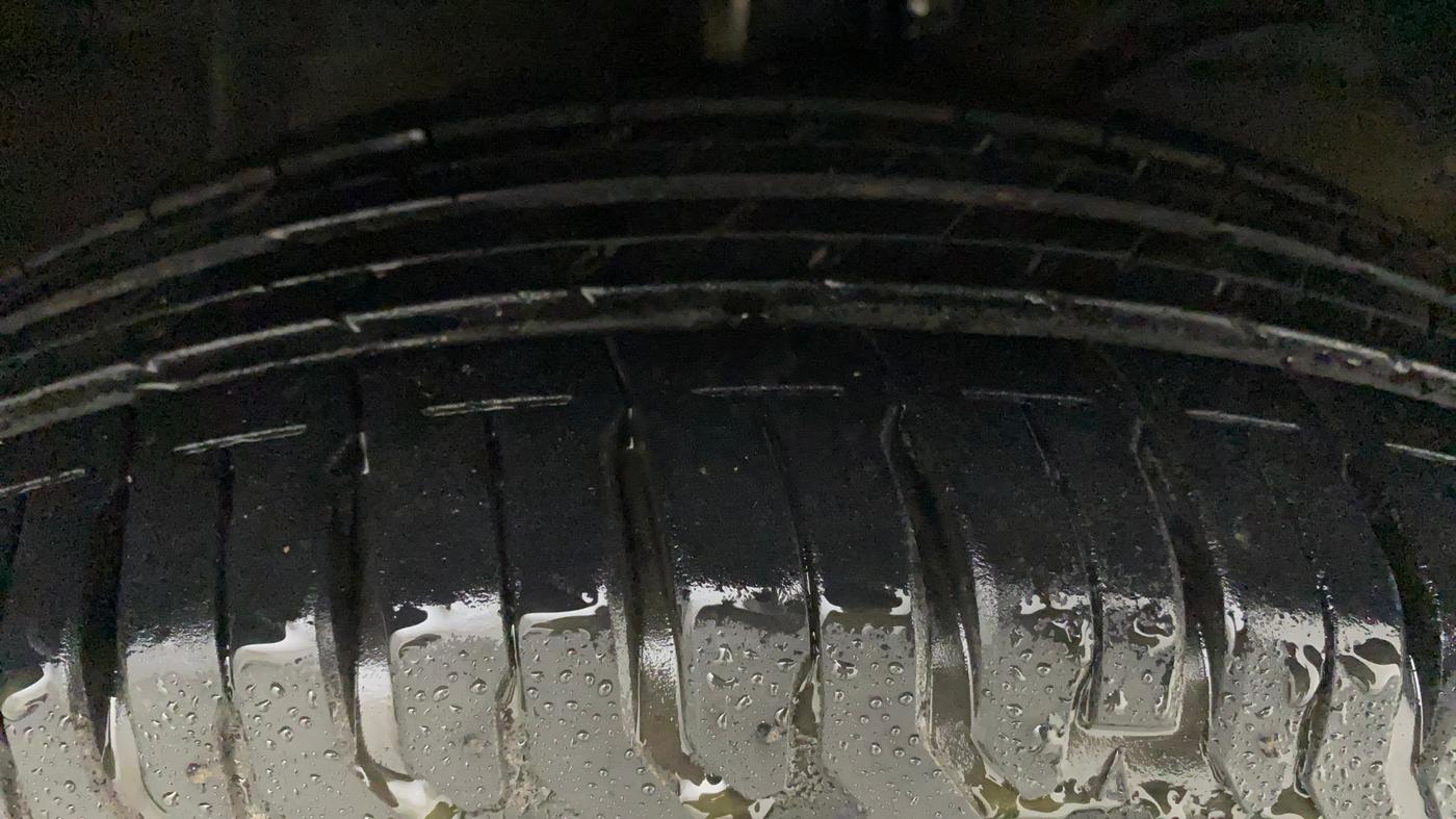 2021 Maruti Ertiga ZXI+ SHVS, Petrol, Manual, 5,963 km, Right Front Tyre Tread