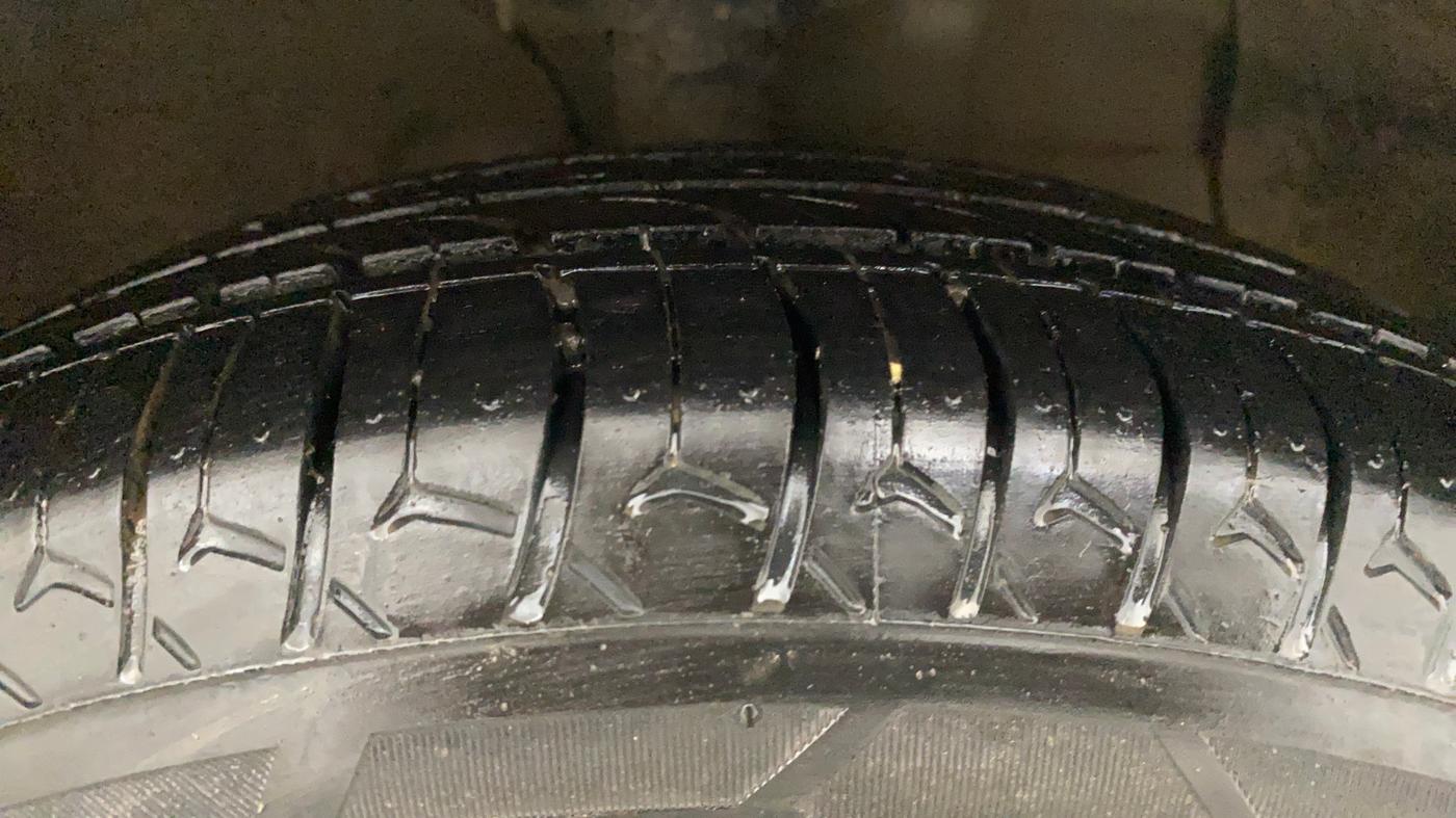2022 Hyundai AURA S 1.2 CNG, CNG, Manual, 64,059 km, Right Front Tyre Tread