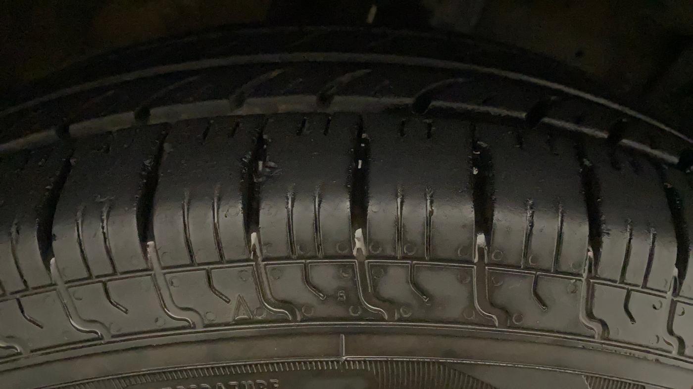 2017 Maruti Swift VXI, Petrol, Manual, 71,406 km, Right Rear Tyre Tread