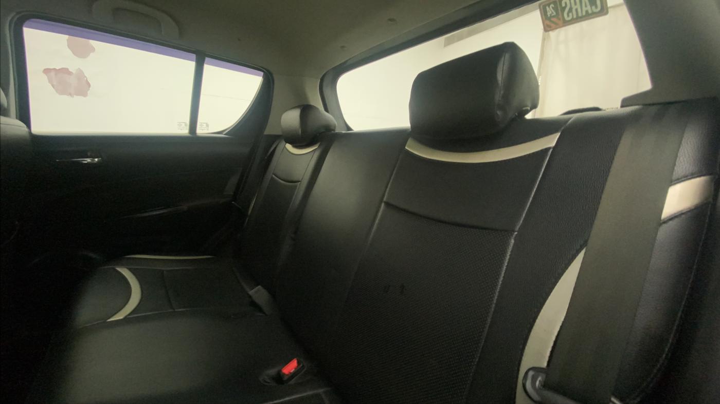 2017 Maruti Swift VXI, Petrol, Manual, 71,406 km, Right Side Rear Door Cabin