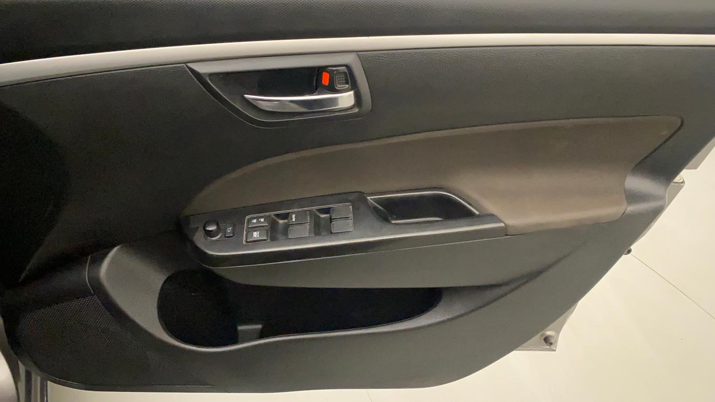 2017 Maruti Swift VXI, Petrol, Manual, 71,406 km, Driver Side Door Panels Control