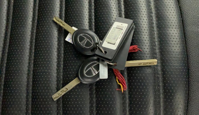 2023 Tata NEXON XE PETROL, Petrol, Manual, 20,709 km, Key Close Up