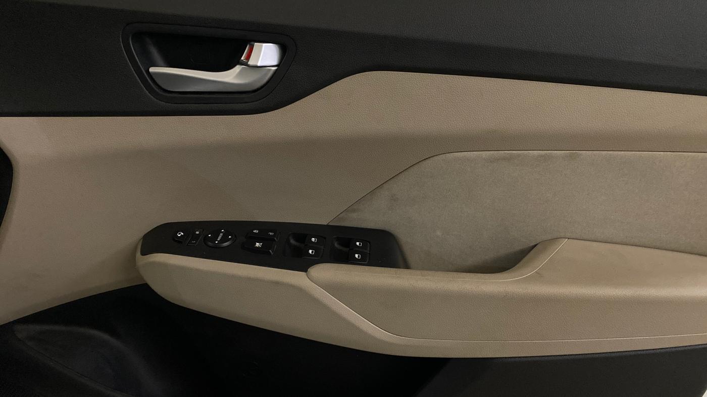 2019 Hyundai Verna 1.6 VTVT SX, Petrol, Manual, 31,997 km, Driver Side Door Panels Control