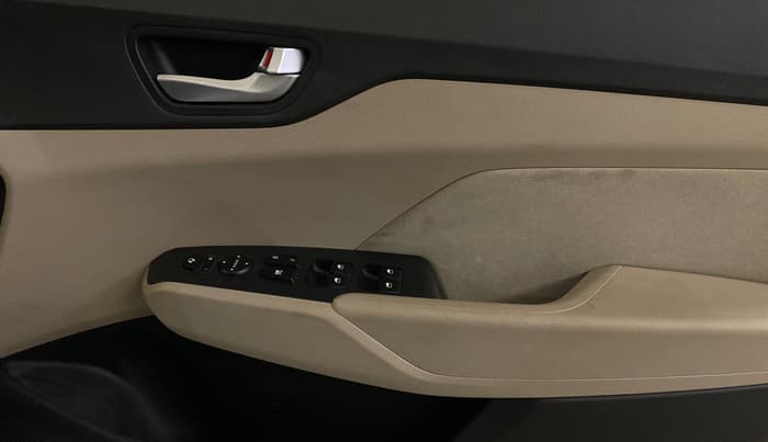 2019 Hyundai Verna 1.6 VTVT SX, Petrol, Manual, 31,997 km, Driver Side Door Panels Control