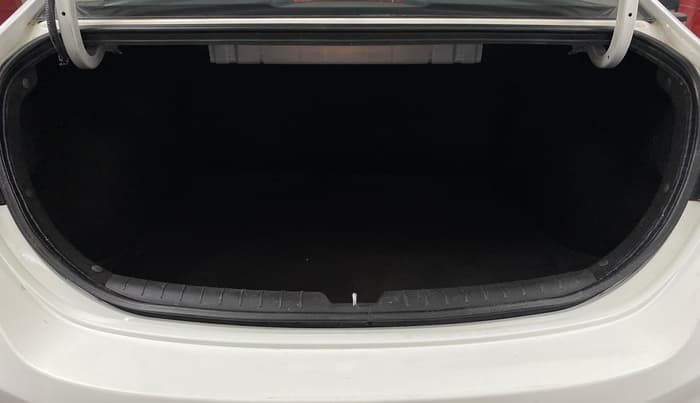 2019 Hyundai Verna 1.6 VTVT SX, Petrol, Manual, 31,997 km, Boot Inside
