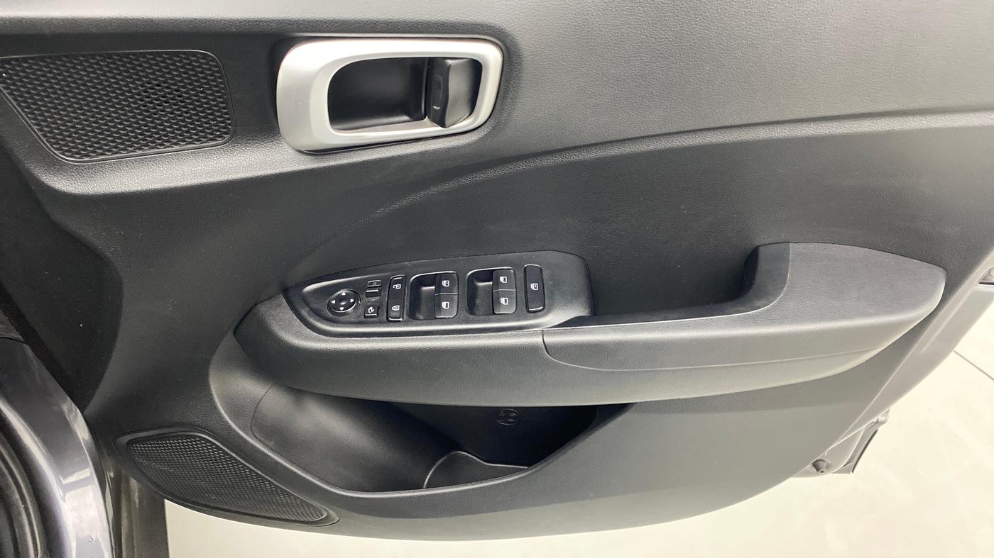 2021 Hyundai VENUE S Plus MT 1.2 Kappa, Petrol, Manual, 15,464 km, Driver Side Door Panels Control