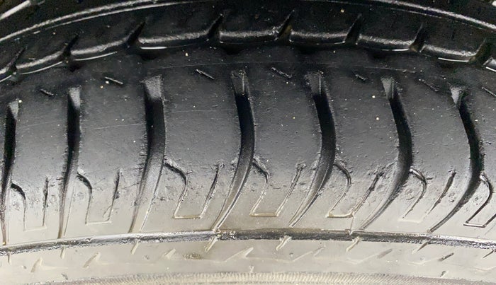 2015 Datsun Go T, Petrol, Manual, 14,826 km, Left Front Tyre Tread