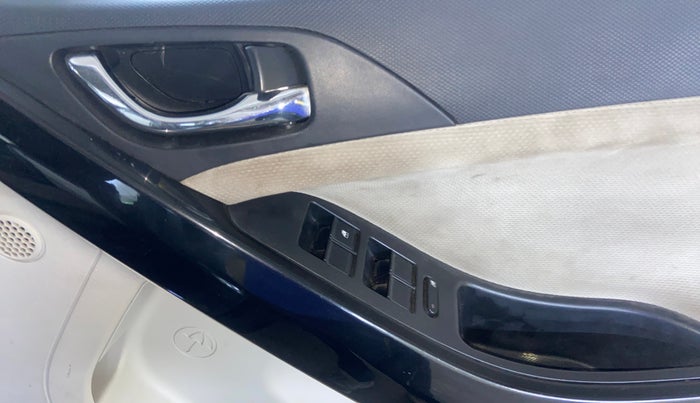 2022 Tata NEXON XZ PLUS DIESEL SUNROOF, Diesel, Manual, 62,362 km, Driver Side Door Panels Control