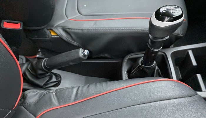 2022 Renault Kwid CLIMBER MT 1.0, Petrol, Manual, 13,472 km, Gear Lever