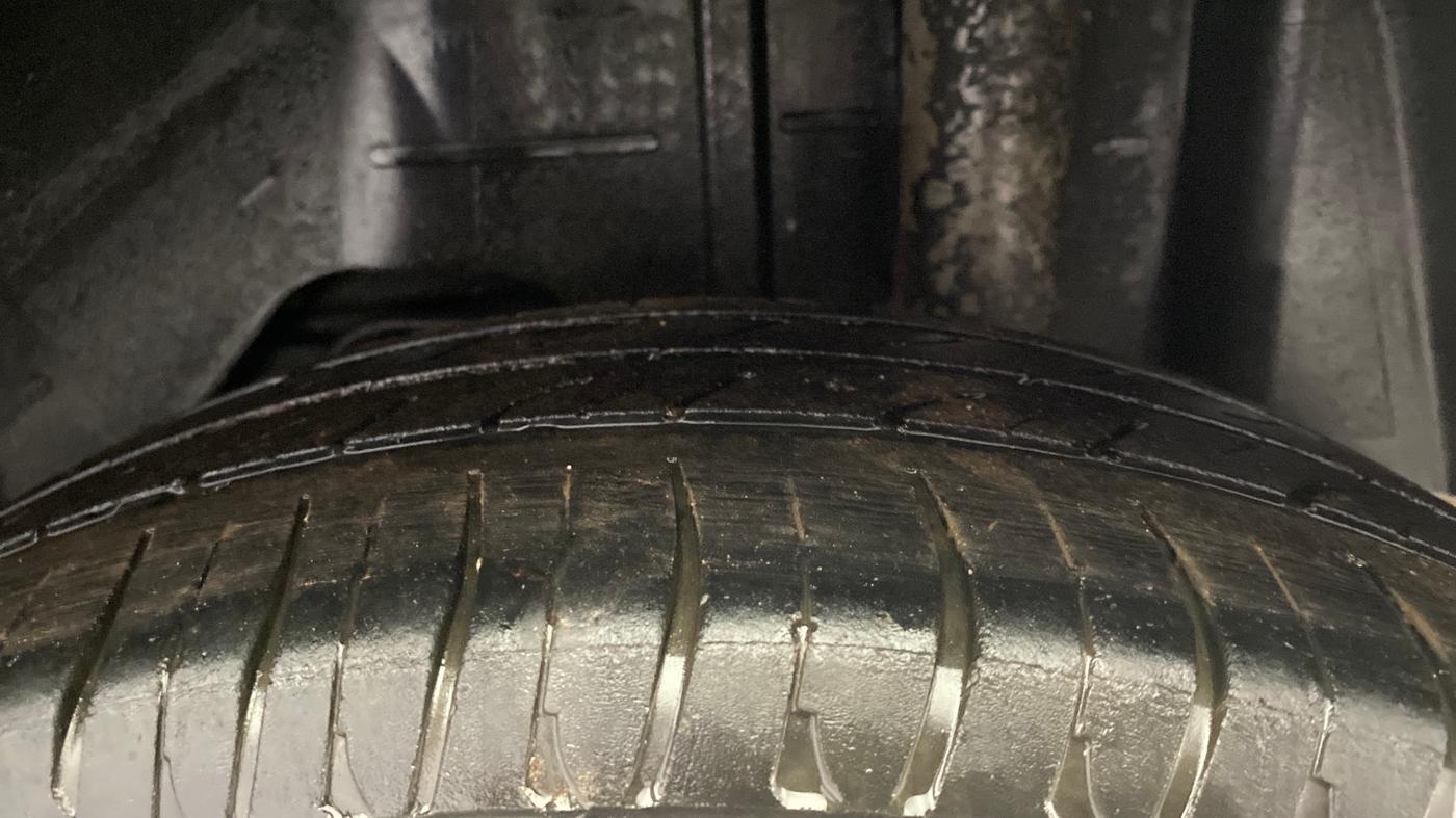 2015 Ford New Figo TITANIUM 1.5 PETROL AT, Petrol, Automatic, 82,253 km, Left Rear Tyre Tread