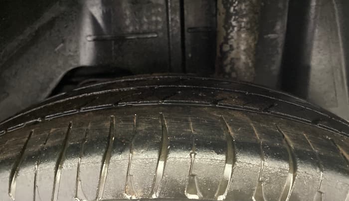 2015 Ford New Figo TITANIUM 1.5 PETROL AT, Petrol, Automatic, 81,711 km, Left Rear Tyre Tread