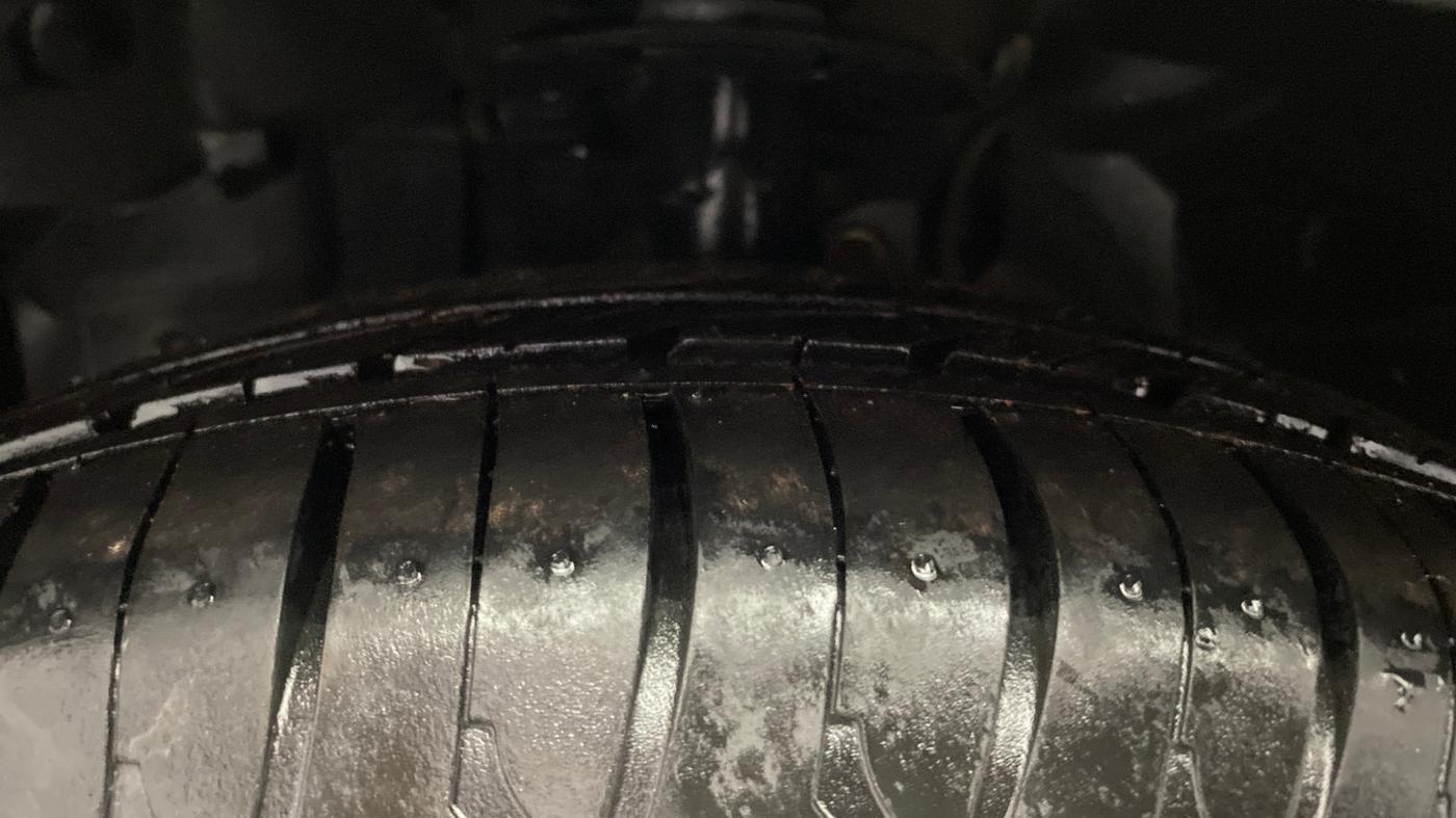 2015 Ford New Figo TITANIUM 1.5 PETROL AT, Petrol, Automatic, 82,253 km, Left Front Tyre Tread