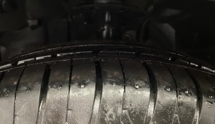 2015 Ford New Figo TITANIUM 1.5 PETROL AT, Petrol, Automatic, 81,711 km, Left Front Tyre Tread