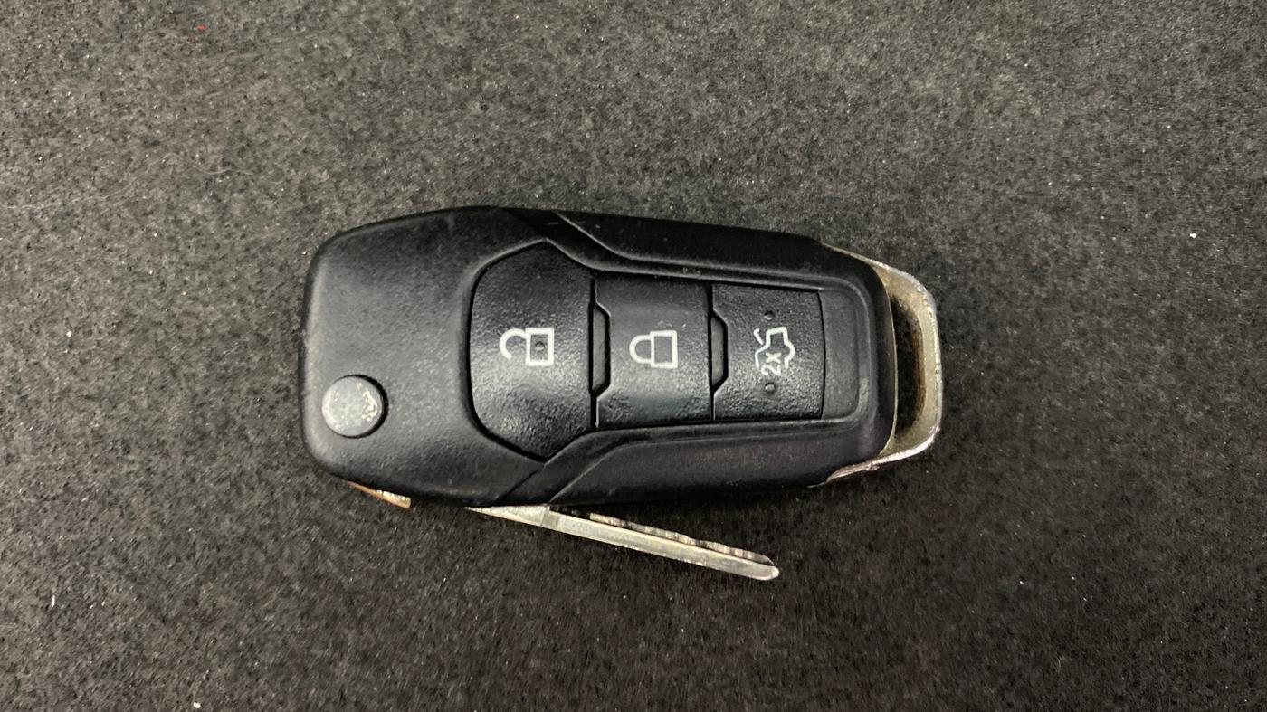 2015 Ford New Figo TITANIUM 1.5 PETROL AT, Petrol, Automatic, 82,253 km, Key Close Up