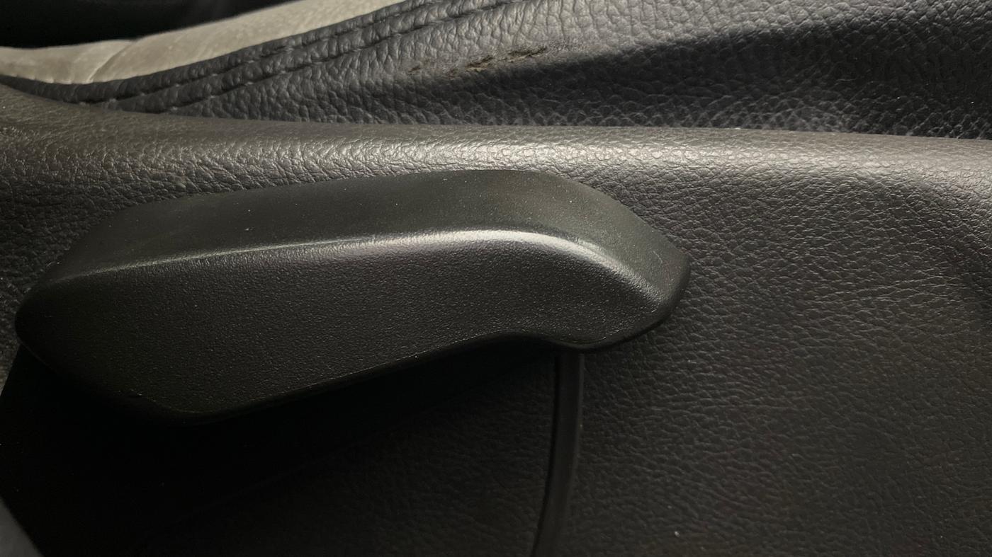 2015 Ford New Figo TITANIUM 1.5 PETROL AT, Petrol, Automatic, 82,253 km, Driver Side Adjustment Panel