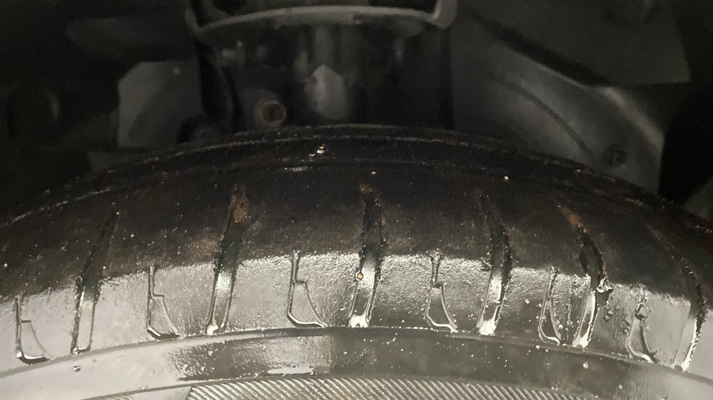 2015 Ford New Figo TITANIUM 1.5 PETROL AT, Petrol, Automatic, 82,253 km, Right Front Tyre Tread