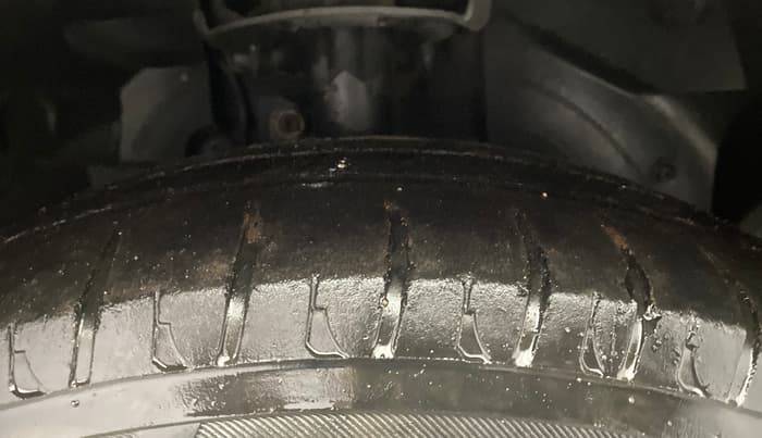 2015 Ford New Figo TITANIUM 1.5 PETROL AT, Petrol, Automatic, 81,711 km, Right Front Tyre Tread