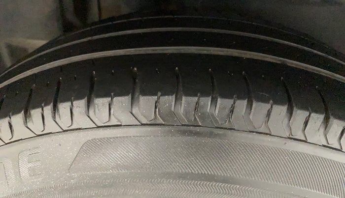 2017 Maruti Dzire VDI AMT, Diesel, Automatic, 77,564 km, Right Rear Tyre Tread