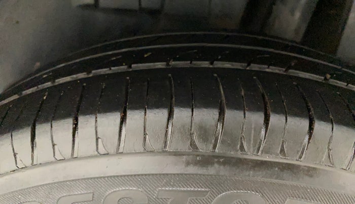 2017 Maruti Dzire VDI AMT, Diesel, Automatic, 77,564 km, Left Rear Tyre Tread