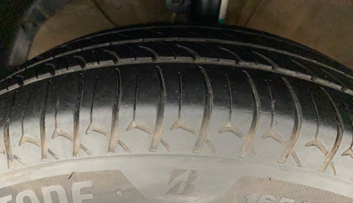 2017 Maruti Dzire VDI AMT, Diesel, Automatic, 77,564 km, Left Front Tyre Tread