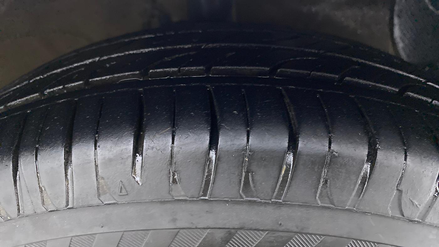 2017 Hyundai Xcent E PLUS, Petrol, Manual, 94,525 km, Right Front Tyre Tread