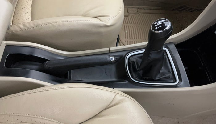 2018 Maruti Ciaz DELTA 1.5 SHVS MT PETROL, Petrol, Manual, 34,233 km, Gear Lever