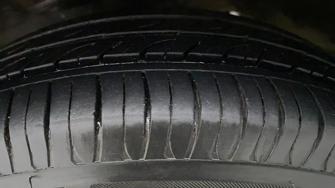 2013 Maruti Zen Estilo LXI, Petrol, Manual, 38,372 km, Left Front Tyre Tread