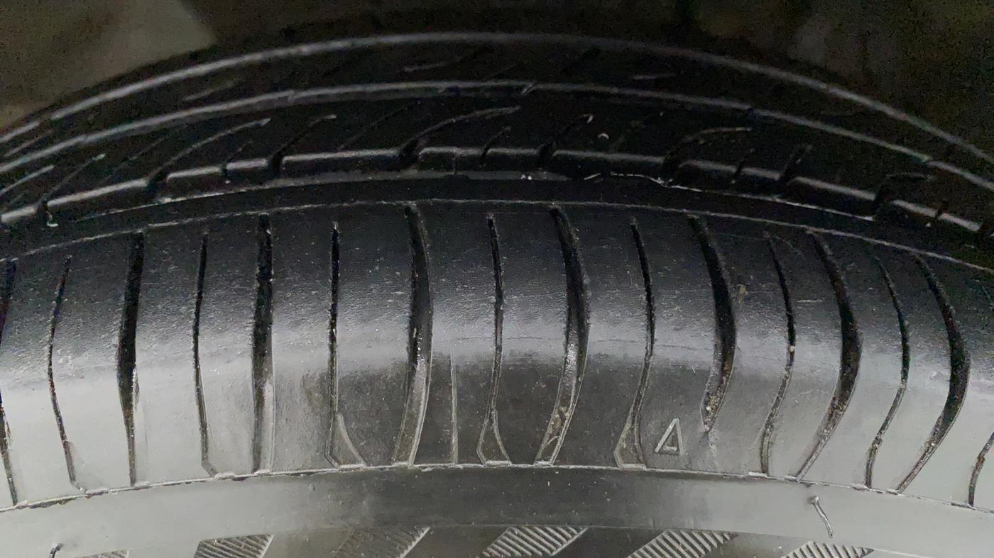 2013 Maruti Zen Estilo LXI, Petrol, Manual, 38,372 km, Right Front Tyre Tread