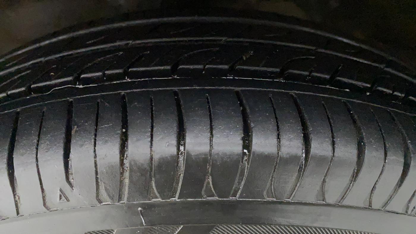 2013 Maruti Zen Estilo LXI, Petrol, Manual, 38,372 km, Right Rear Tyre Tread
