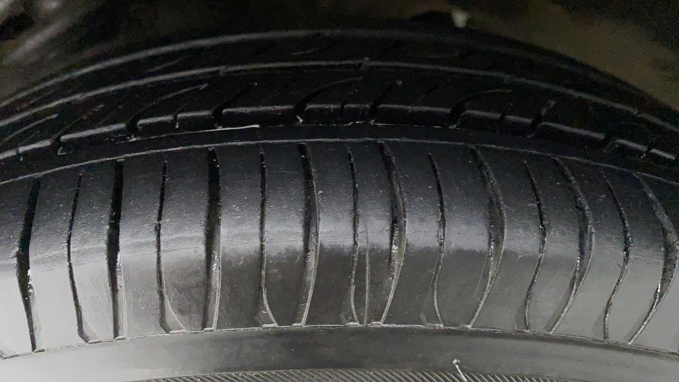 2013 Maruti Zen Estilo LXI, Petrol, Manual, 38,372 km, Left Rear Tyre Tread